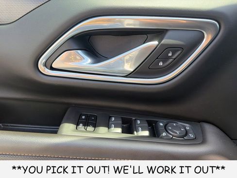 Used 2023 GMC Yukon AT4 w/ Technology Package AWD/4WD image 12