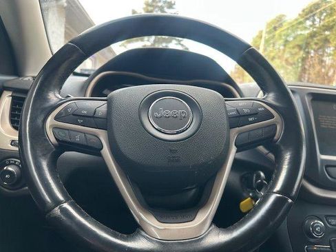 Used 2015 Jeep Cherokee Latitude image 19