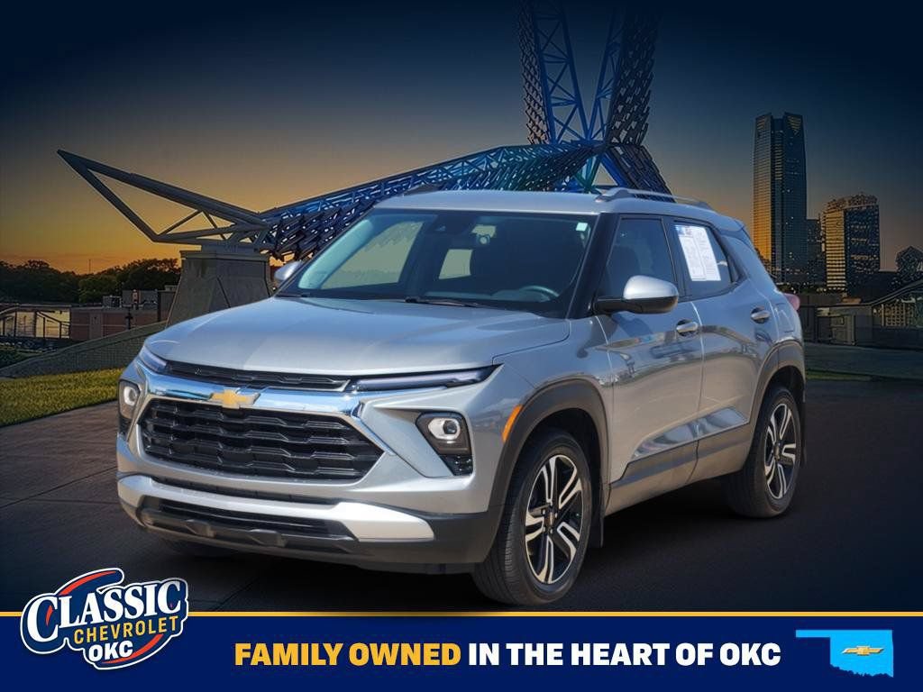 Used 2024 Chevrolet TrailBlazer LT w/ LT Cold Weather Package FWD image 3