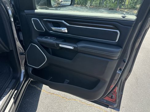 Used 2022 RAM 1500 Laramie AWD/4WD image 18