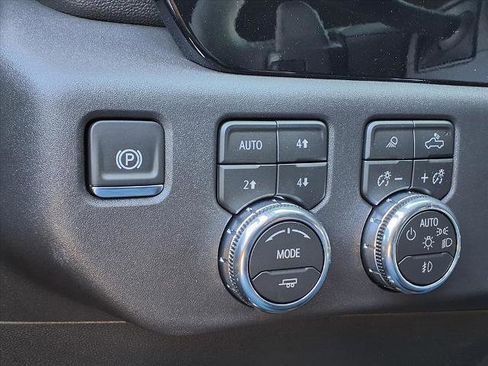 New 2026 GMC Sierra 1500 SLT image 15