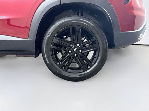 Used 2024 Chevrolet Trax LT w/ Driver Confidence Package FWD image 28