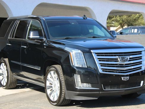Used 2016 Cadillac Escalade Platinum AWD/4WD image 3