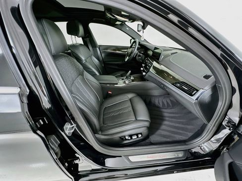 Used 2020 BMW 530i w/ Premium Package RWD image 32