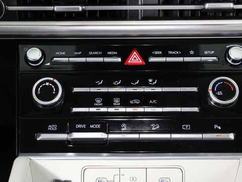 Certified 2026 Hyundai Santa Fe SE image 22