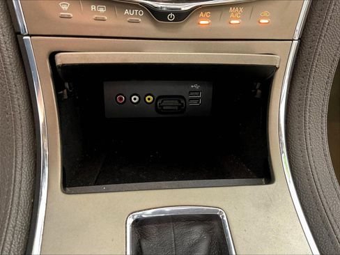 Used 2013 Lincoln MKX FWD image 16