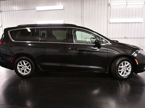 Used 2020 Chrysler Voyager Lxi FWD image 8