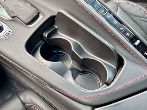 Used 2021 Chevrolet Corvette Stingray Premium Cpe w/ Z51 Performance Package image 26