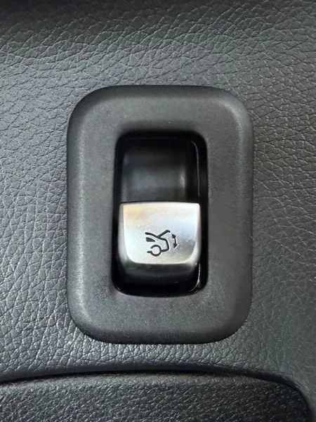 Used 2020 Mercedes-Benz C 300 Sedan image 43