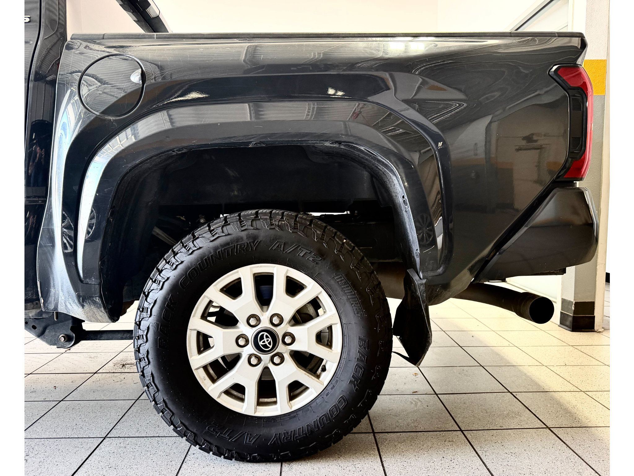 Used 2024 Toyota Tacoma SR5 AWD/4WD image 4
