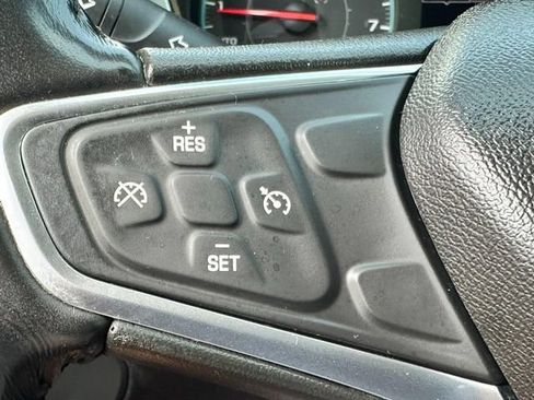 Used 2018 Chevrolet Equinox LT FWD image 18