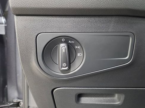 Used 2024 Volkswagen Tiguan SE w/ Panoramic Sunroof Package image 26