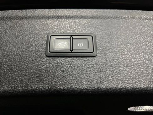 Used 2023 Audi SQ5 Premium Plus w/ Premium Plus Package image 31