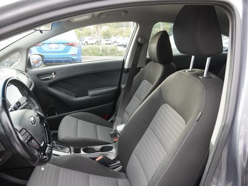 Used 2017 Kia Forte S image 16