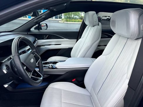 Used 2024 Cadillac Lyriq Luxury RWD image 6