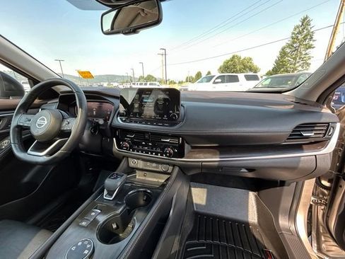 Used 2021 Nissan Rogue Platinum AWD/4WD image 31