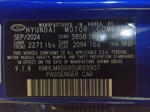 Used 2025 Hyundai Elantra Sport FWD image 33