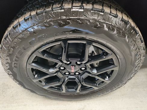 New 2026 GMC Canyon Elevation w/ Convenience Package image 17