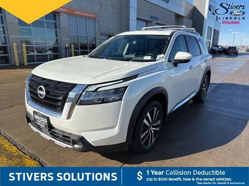 Used 2024 Nissan Pathfinder Platinum image 8