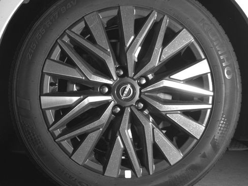 Used 2025 Nissan Altima 2.5 SV FWD image 12