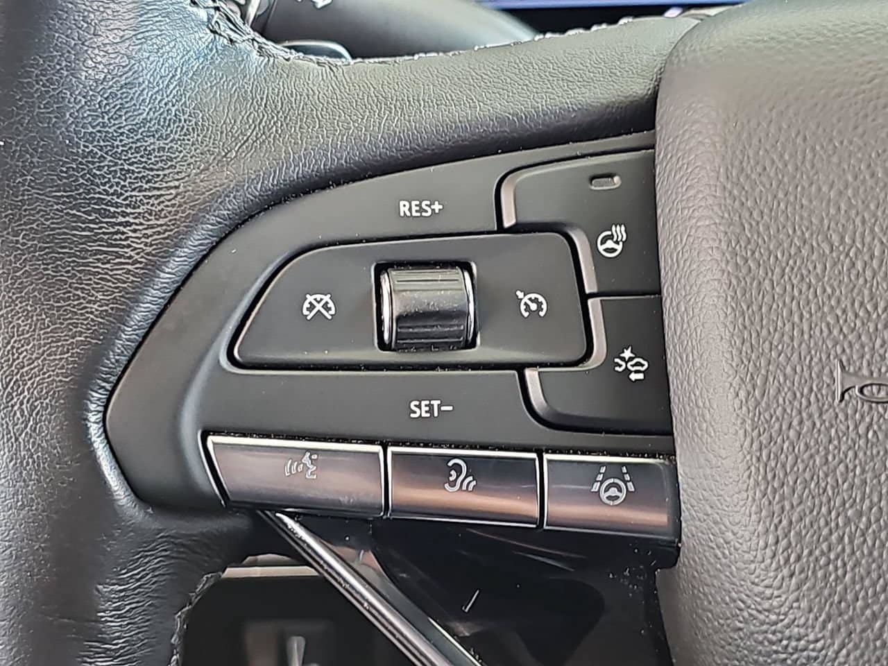 Certified 2023 Cadillac Escalade Sport w/ LPO, ONYX Package AWD/4WD image 18