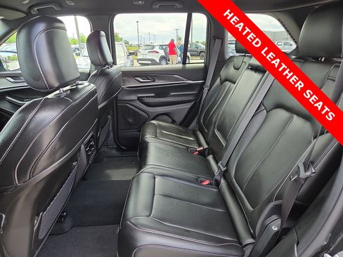 Used 2024 Jeep Grand Cherokee Limited AWD/4WD image 10