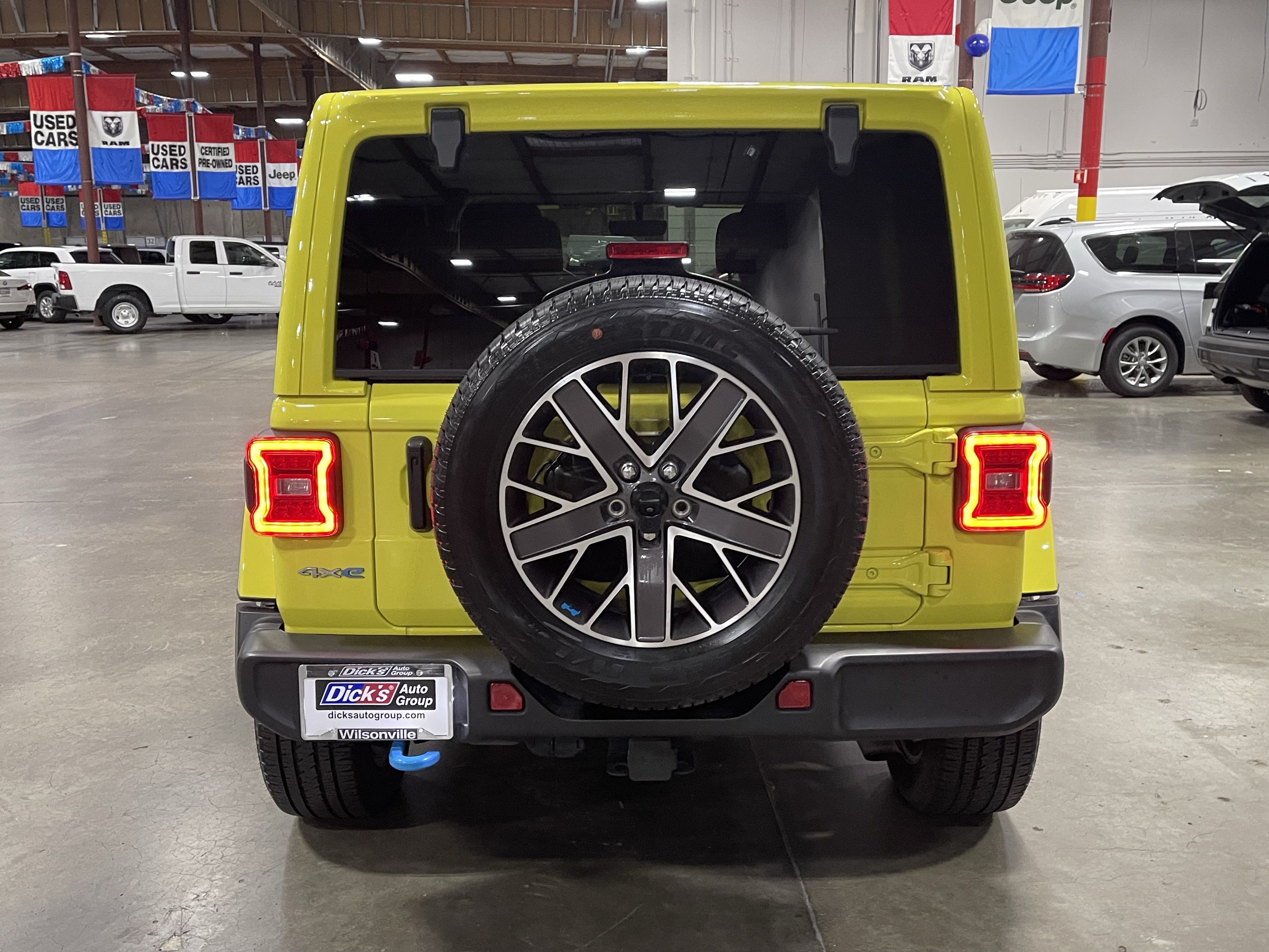 Certified 2023 Jeep Wrangler Unlimited Sahara w/ Cold Weather Group AWD/4WD image 4