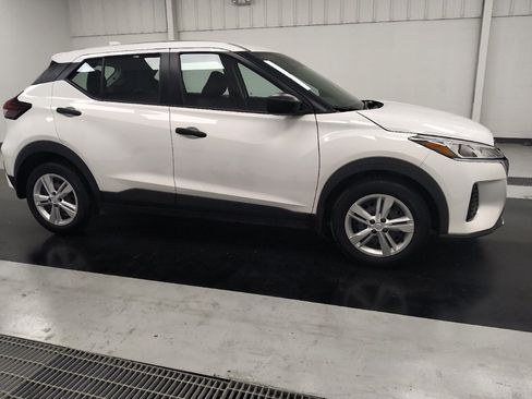 Used 2024 Nissan Kicks S FWD image 11