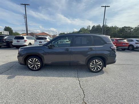 Used 2025 Subaru Forester Touring AWD/4WD image 2