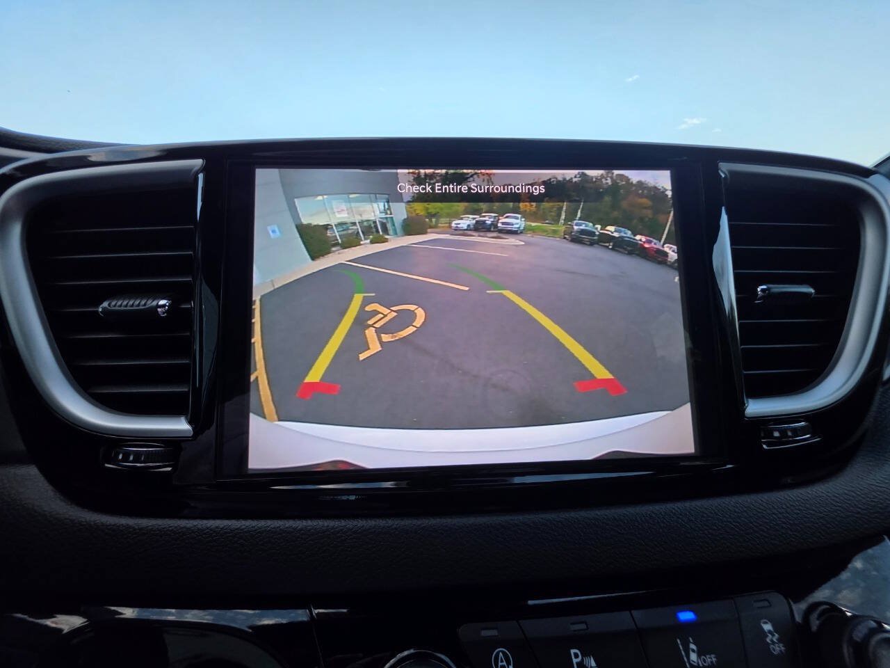 Used 2026 Chrysler Pacifica Select FWD image 36