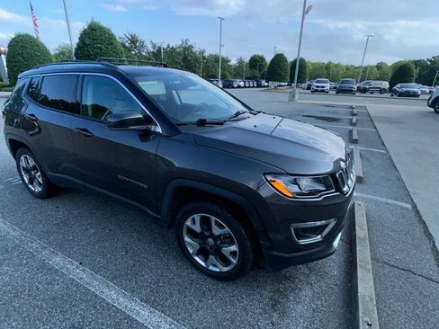 Used 2018 Jeep Compass Limited w/ Navigation Group AWD/4WD image 10