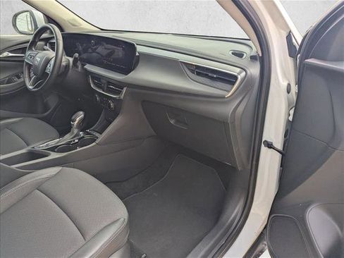 Used 2025 Buick Encore GX Preferred AWD/4WD image 18