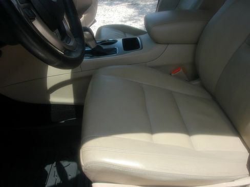 Used 2017 Jeep Grand Cherokee Limited RWD image 11