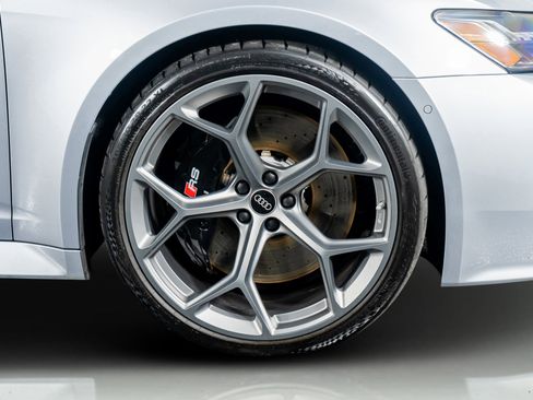 Used 2025 Audi RS 6 performance image 7