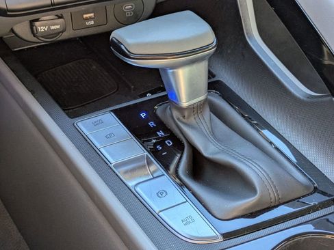 Used 2025 Hyundai Elantra SEL image 23