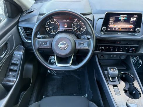 Used 2024 Nissan Rogue S AWD/4WD image 16