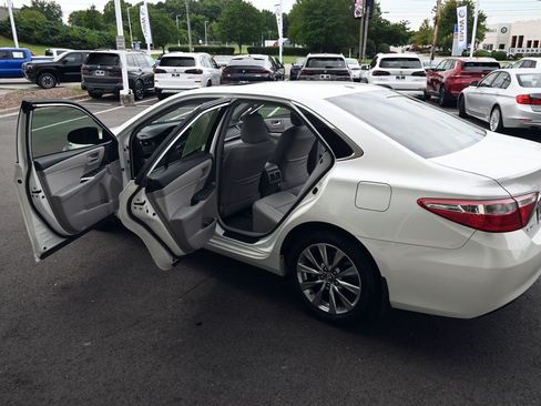 Used 2017 Toyota Camry XLE w/ Moonroof Package FWD image 43