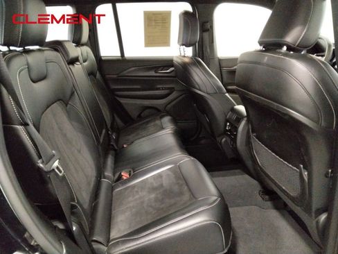 Used 2023 Jeep Grand Cherokee Altitude image 42