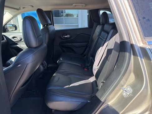 Used 2017 Jeep Cherokee Limited image 14