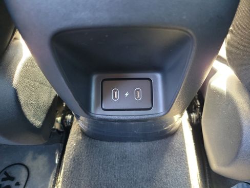 Used 2026 Hyundai Elantra SE FWD image 6