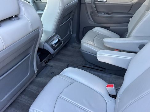 Used 2016 Chevrolet Traverse LT image 27