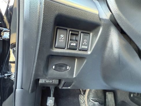 Used 2011 INFINITI G37 x w/ Premium Pkg image 24