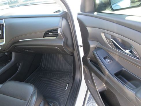 Used 2021 Chevrolet Traverse Premier image 20