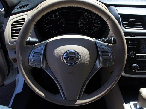 Used 2016 Nissan Altima 2.5 SV FWD image 13