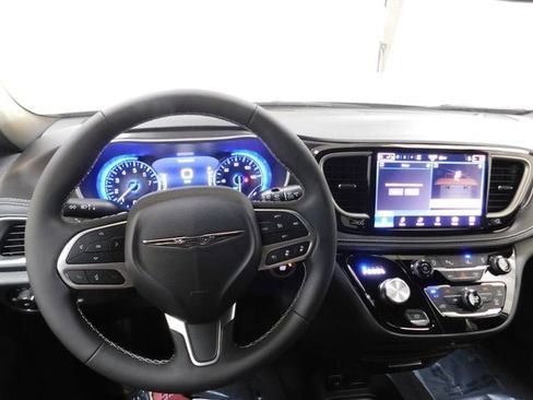 New 2026 Chrysler Pacifica Select image 30