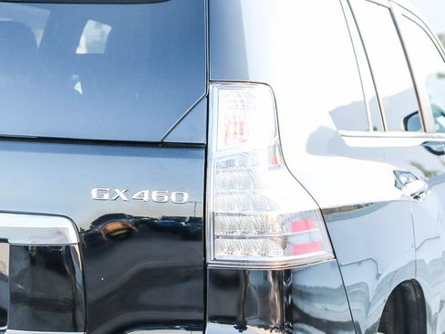Used 2022 Lexus GX 460 Premium w/ Premium Package AWD/4WD image 10