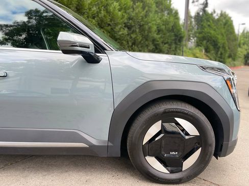Used 2024 Kia EV9 Wind AWD/4WD image 2