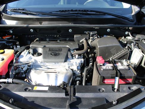 Used 2018 Toyota RAV4 LE w/ All Weather Liner Package FWD image 29