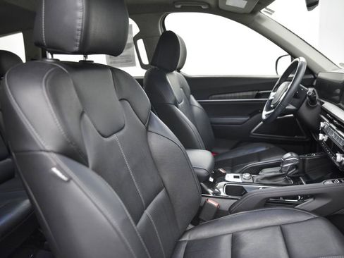 Used 2024 Kia Telluride EX image 16