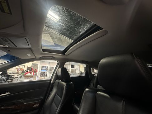 Used 2010 Honda Crosstour EX-L image 18